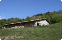 Vue de la bergerie de la ferme des Gentillons.